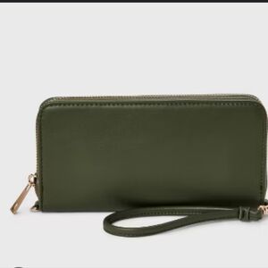 4 FOR $100  -  A New Day Green Zip Wallet